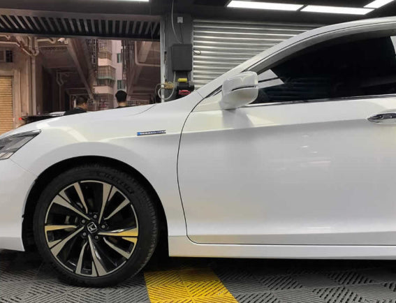 Gloss white Iridescent Gold